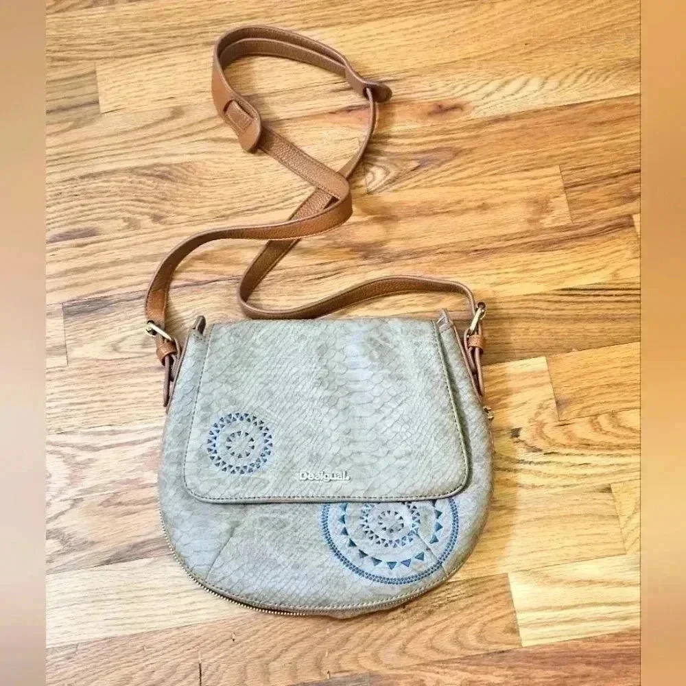 DESIGUAL Crossbody Purse EUC